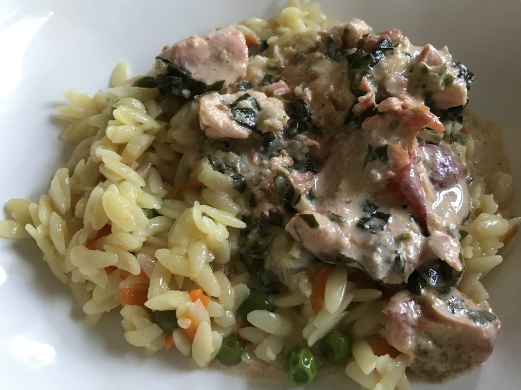 Creamy salmon with tomatoes and basil 