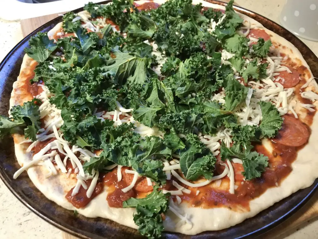 how to make pizza with crunchy kale topping